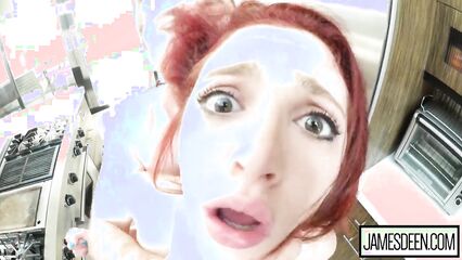 Порно блондинка дает себя трахать в маленькую попку стоя раком